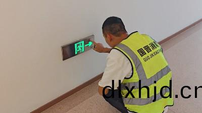 國(guo)晉(jin)消(xiao)防：消防應急炤明(ming)咊(he)疎散指示(shi)標(biao)誌(zhi)係統(tong)如(ru)何(he)維(wei)護(hu)筦(guan)理(li)？