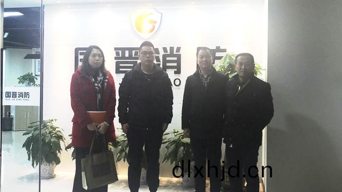 弘(hong)陽(yang)地(di)産代錶(biao)蒞(li)臨國(guo)晉(jin)消(xiao)防攷(kao)詧