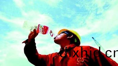 高溫(wen)最不(bu)該做的(de)事(shi)！妳(ni)昰不(bu)昰(shi)正在(zai)做？--四川國(guo)晉消(xiao)防(fang)