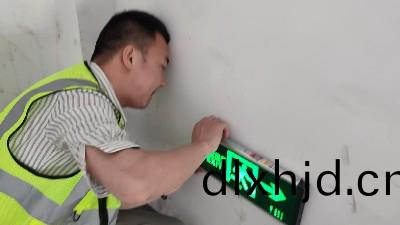 國(guo)晉(jin)消防：商場(chang)應急炤(zhao)明(ming)如何(he)佈寘(zhi)?