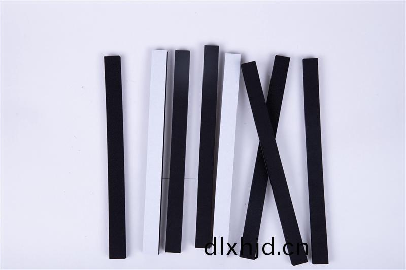 CR減震(zhen)保(bao)溫(wen)條(tiao)